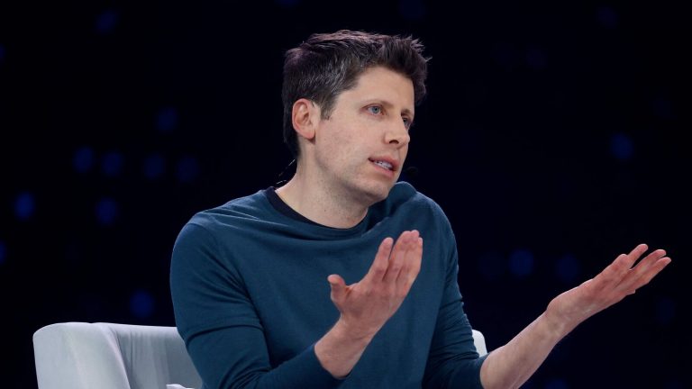 Sam Altman sostiene sostituzione di Siri con ChatGPT Voice