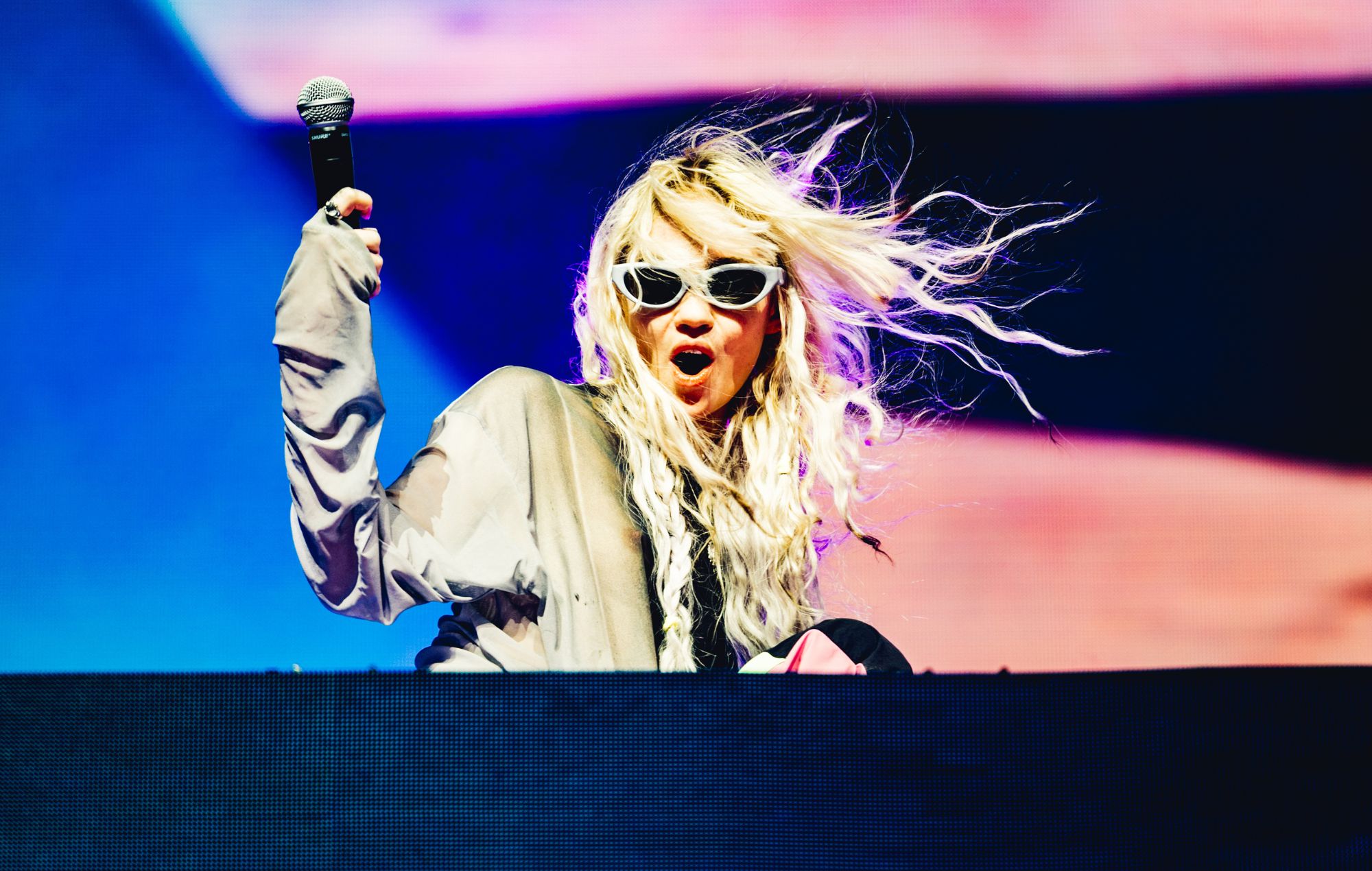 Grimes critica l’uso dell’AI nella musica con il nuovo singolo