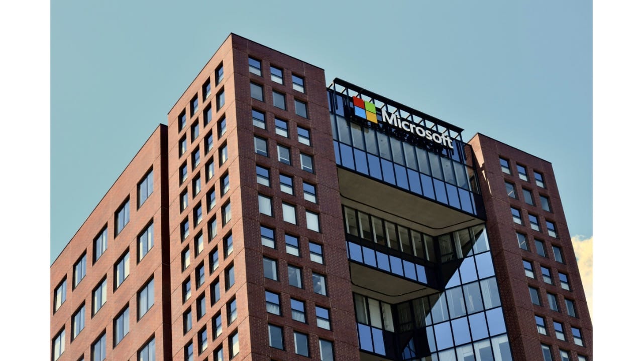 Microsoft non svilupperà AI per contenuti erotici