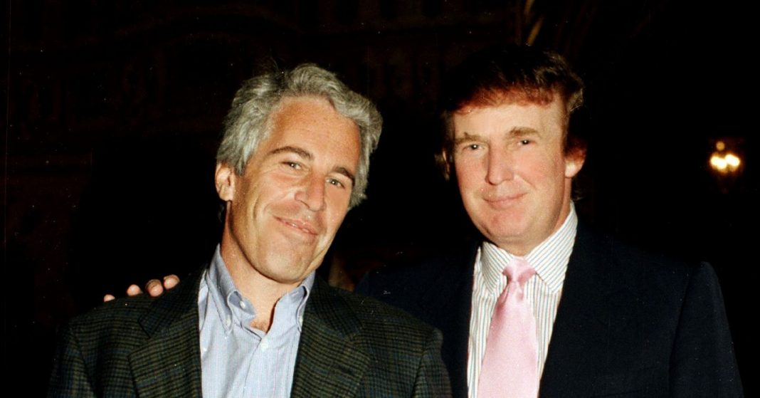 MAGA ignora i nuovi documenti Epstein che coinvolgono Trump