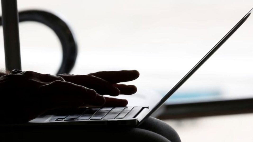 LinkedIn e PitchBook ingannati: un indiano si fa CEO di una startup AI